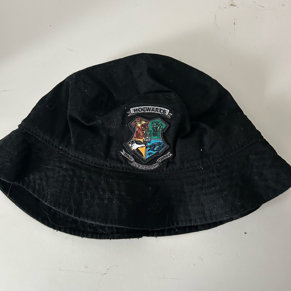 Black Hogwarts Crest Kids Bucket Hat